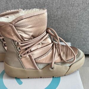 BareTraps Women's Rose Gold Winter Boots